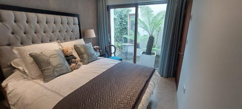 Sophisticated Seafront 3BD Suntrap Landscaped Yard Apartment in Dublin