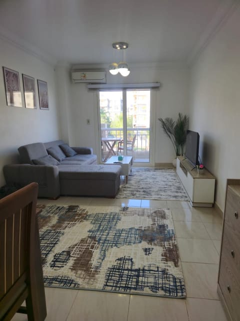 TV and multimedia, Living room, Seating area, air conditioner