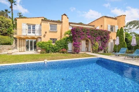 Property building, Spring, Day, Garden, Garden view, Pool view, Swimming pool, sunbed