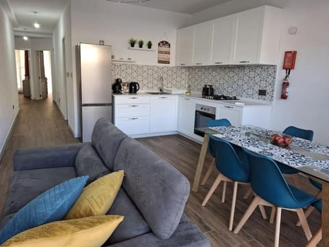 Water Lily Oasis Courtyard - 5min Walk to Beach Apartment in Munxar