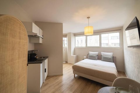 Bed, Kitchen or kitchenette, Photo of the whole room