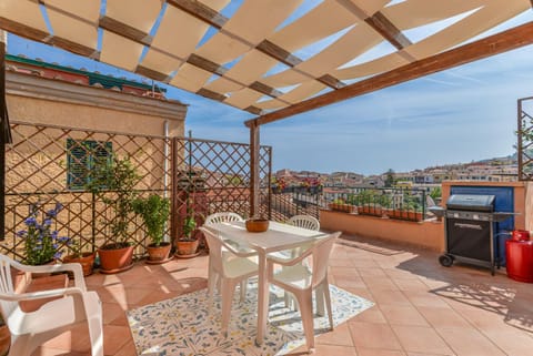 Property building, Balcony/Terrace, Living room