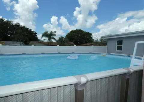 Beautiful specious pool house, feel home House in Bayonet Point