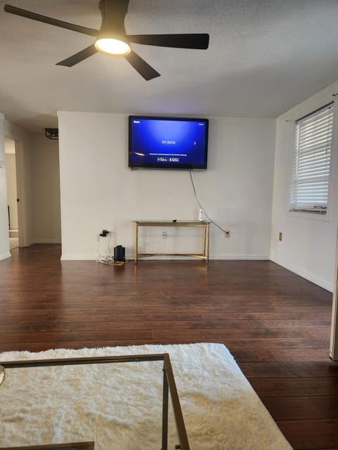 Beautiful specious pool house, feel home House in Bayonet Point