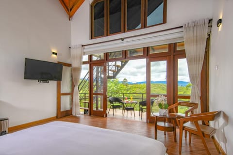 Bed, TV and multimedia, View (from property/room), Balcony/Terrace, Photo of the whole room, Bedroom, Mountain view