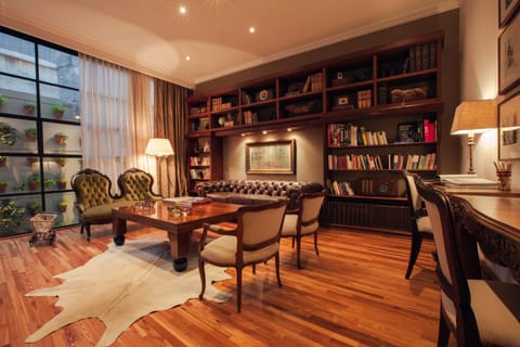 Communal lounge/ TV room, Library