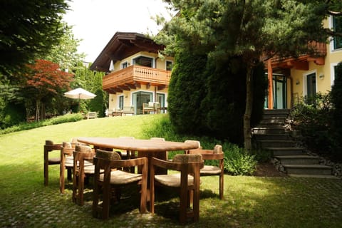Property building, Patio, Day, Garden, Dining area, Garden view