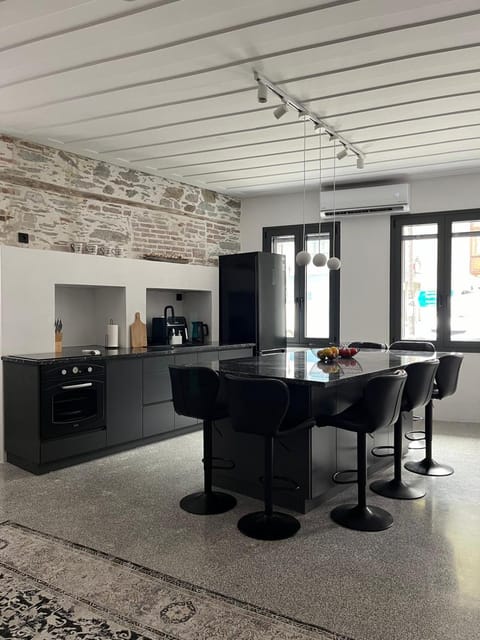 kitchen, air conditioner