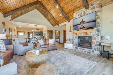 Branson Log Cabin Near Silver Dollar City and Lake! Cabin in Branson