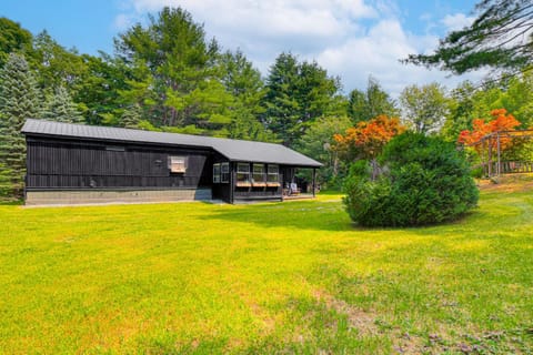 Peaceful Brookside Getaway about 10 Mi to Okemo Slopes! House in Chester