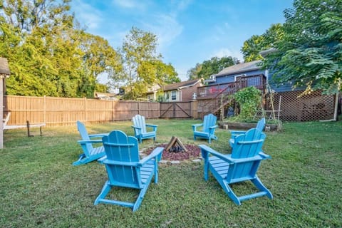 Bright Bungalow in Hip East Nashville Walk to 5 Points - Only 2 miles to Downtown House in East Nashville