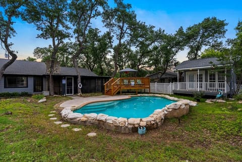 Serene Family Retreat King Beds Pool Hot Tub and Games House in Cedar Park