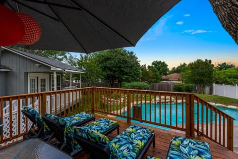 Serene Family Retreat King Beds Pool Hot Tub and Games House in Cedar Park