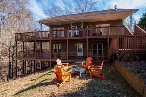 Lakeview with Dock and king bed Gainesville House in Lake Lanier