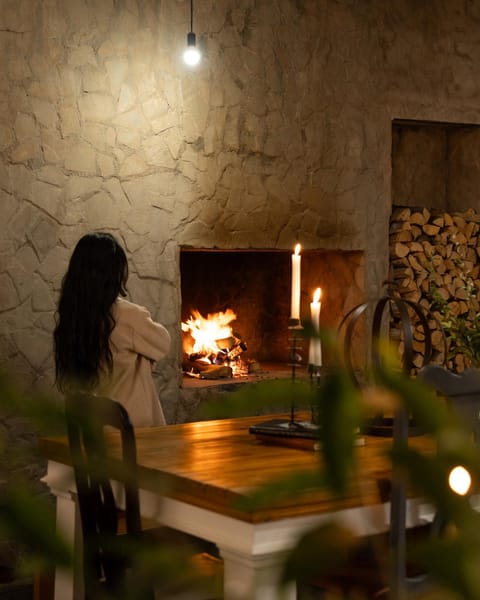 Property building, Restaurant/places to eat, fireplace