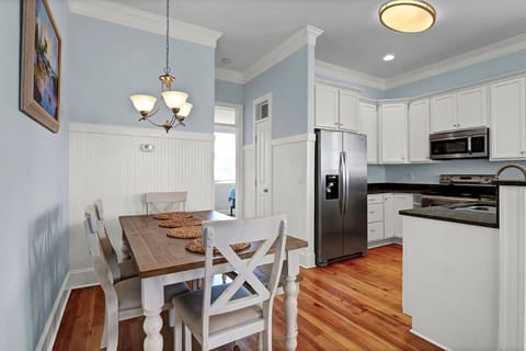 Bikinis & Martinis by Sea Scape Properties House in Carolina Beach