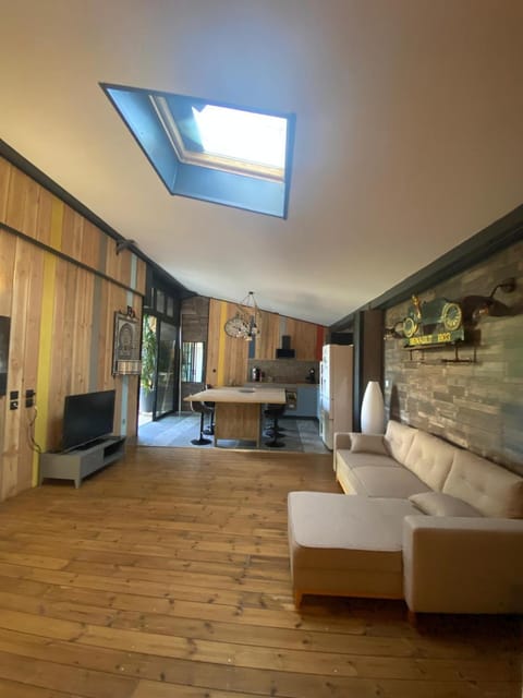 Property building, TV and multimedia, Seating area