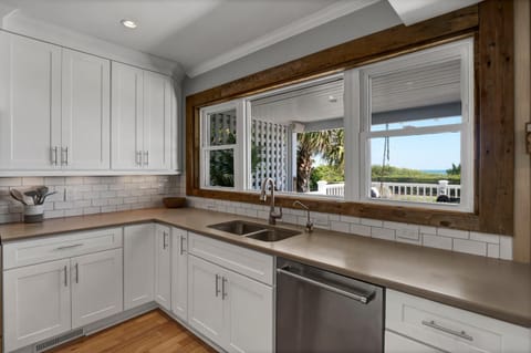 Blue Wave Retreat by Sea Scape Properties House in Wrightsville Beach