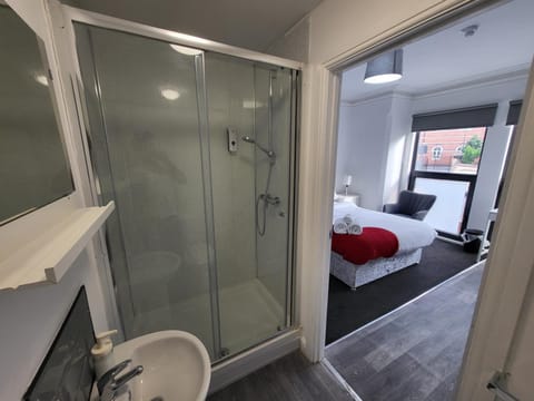 Shower, Bed, Bathroom, Photo of the whole room, Bedroom, towels, wardrobe