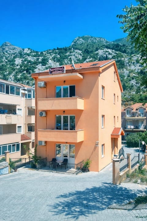 Property building, Day