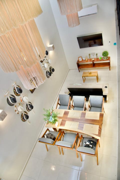 TV and multimedia, Living room, Seating area, Dining area, air conditioner
