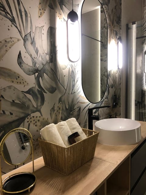 Bathroom, towels