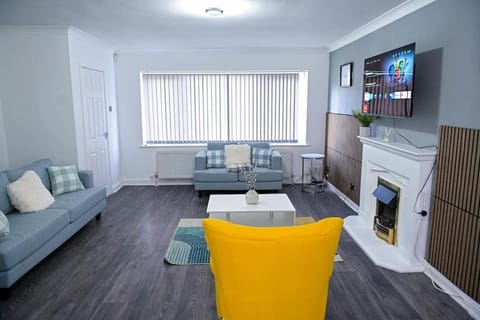 TV and multimedia, Living room, Seating area