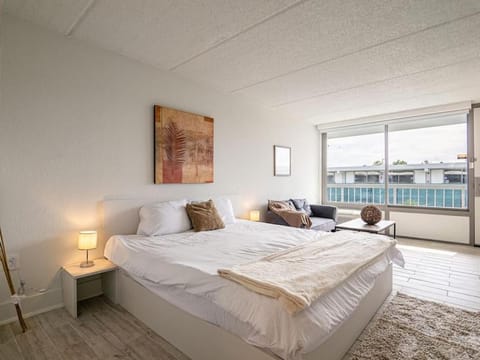 Bed, Balcony/Terrace, Living room, Photo of the whole room, Seating area, Bedroom, towels