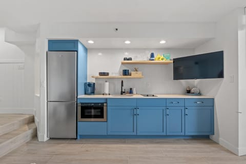 Modern Oceanfront 1 Bedroom Condo, Prime Location, Stunning Views at Beach Cove Resort Apartment hotel in North Myrtle Beach