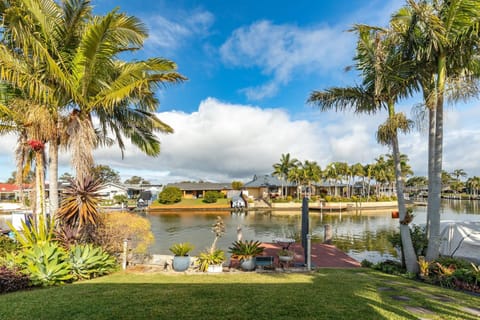 Day, Garden, Garden view, Lake view, River view