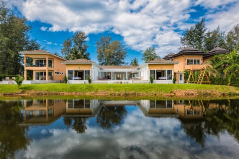 Property building, Garden view, Lake view