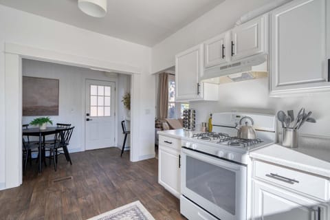 Stay Portland - Haven by the Hill - Downtown & OHSU Proximity! House in Portland