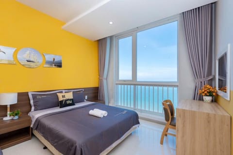Bed, Natural landscape, View (from property/room), Balcony/Terrace, Photo of the whole room, Bedroom, Sea view, towels