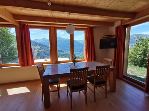 Dining area, Mountain view