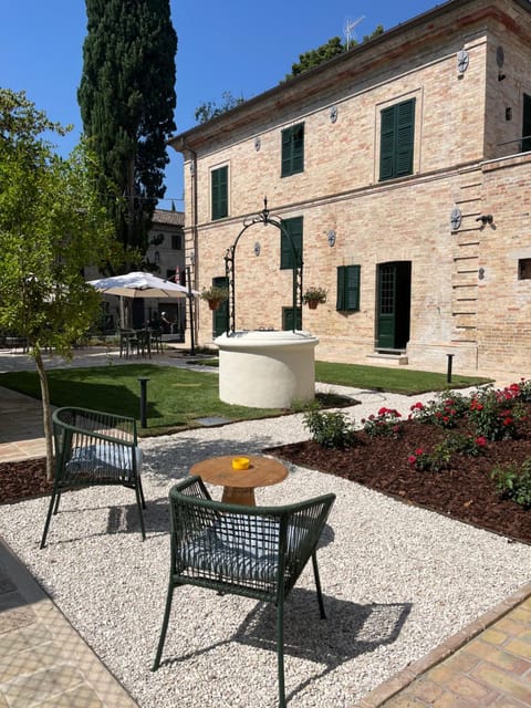 Property building, Spring, Day, Garden, Garden, Seating area, Internal: Not applicable to any particular room