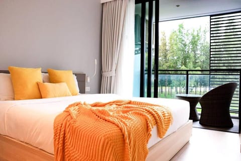View (from property/room), Balcony/Terrace, Bedroom
