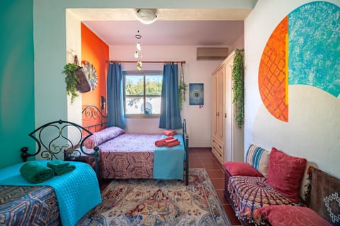 Bed, Photo of the whole room, Seating area, Bedroom, air conditioner