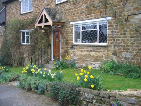 Facade/entrance, Spring, Garden