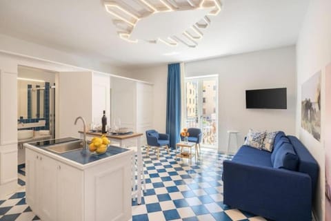 TV and multimedia, Kitchen or kitchenette, Living room, Seating area