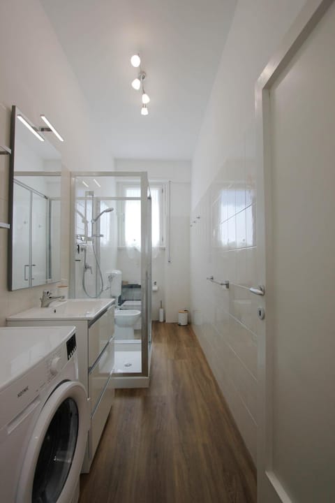 Shower, Bathroom, washing machine