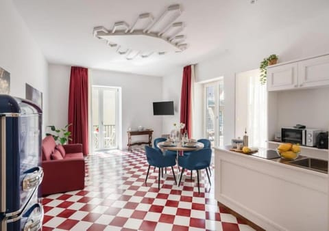 Kitchen or kitchenette, Food and drinks, Seating area, Dining area