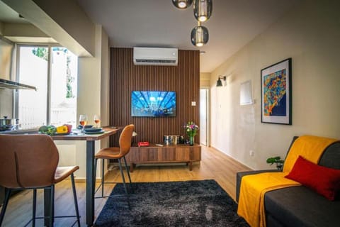 Communal lounge/ TV room, TV and multimedia, Living room, Seating area, Evening entertainment
