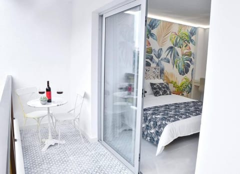 Bed, Balcony/Terrace, Photo of the whole room, Bedroom