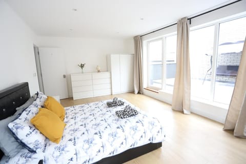 Bed, Photo of the whole room, Bedroom, towels, wardrobe