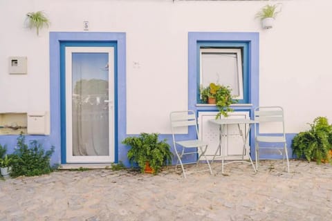 Facade/entrance, Balcony/Terrace