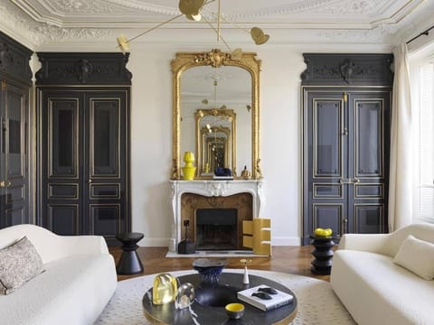 Champs-Élysées Arc de Triomphe Apartment in Paris