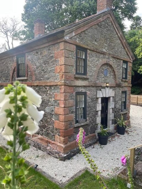 Bridge Cottage Upper Malone Villa in Belfast
