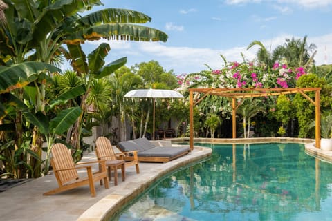 Swimming pool, sunbed