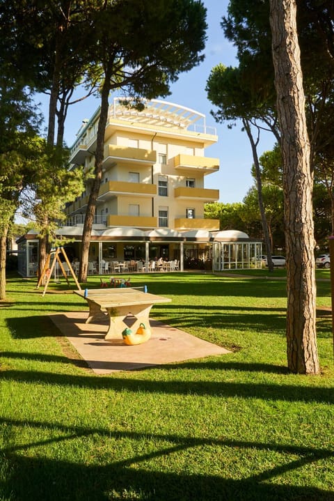 Property building, Day, Garden, Garden view