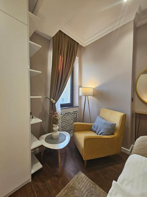 Seating area, Bedroom